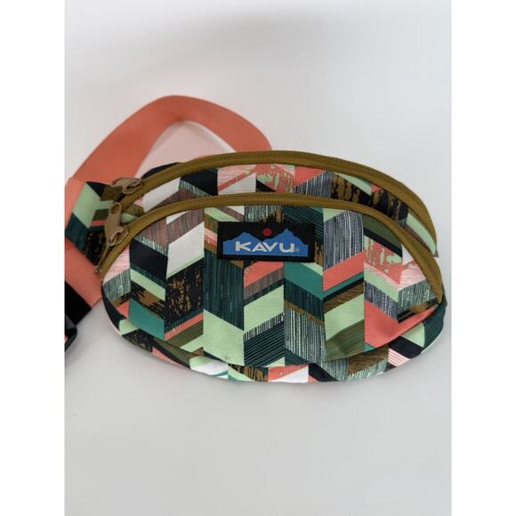 KAVU Spectator Waist Pack Belt Bag Padded Back Adjustable Straps Hike Multicolor - Picture 2 of 6